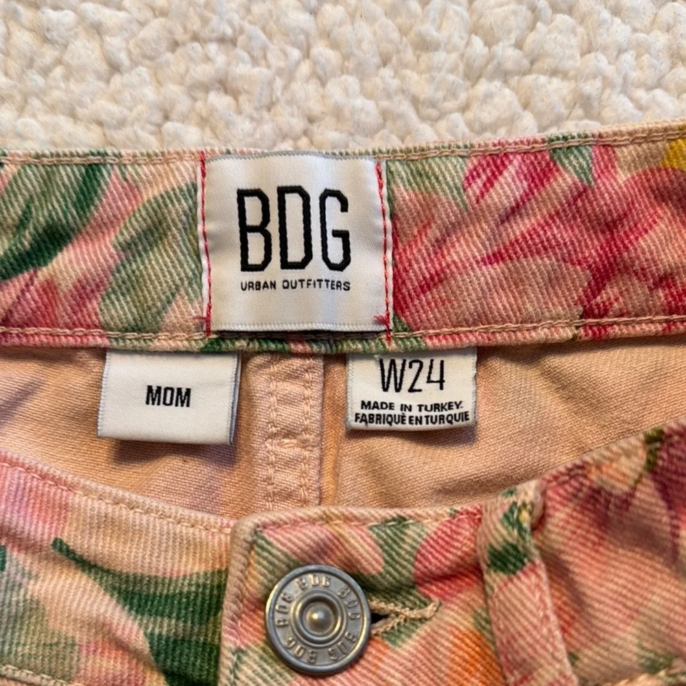 BDG Floral Mom Jean Shorts - Picture 2 of 3